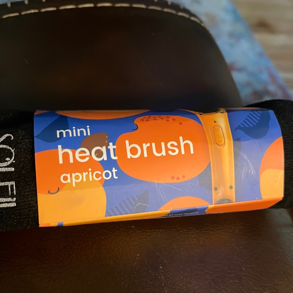 Mini heat brush